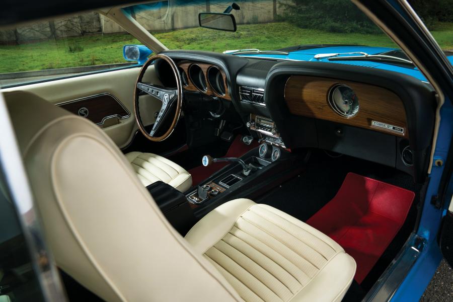 Интерьер Shelby GT350 1970 года  (фото 15 из 36)